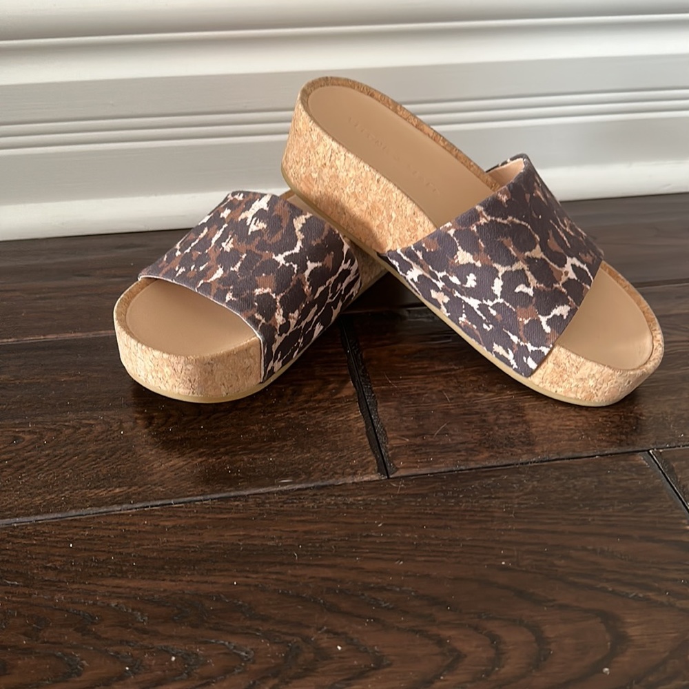 NWOT Veronica Beard Dresdyn Platform Slide-on Sandals
